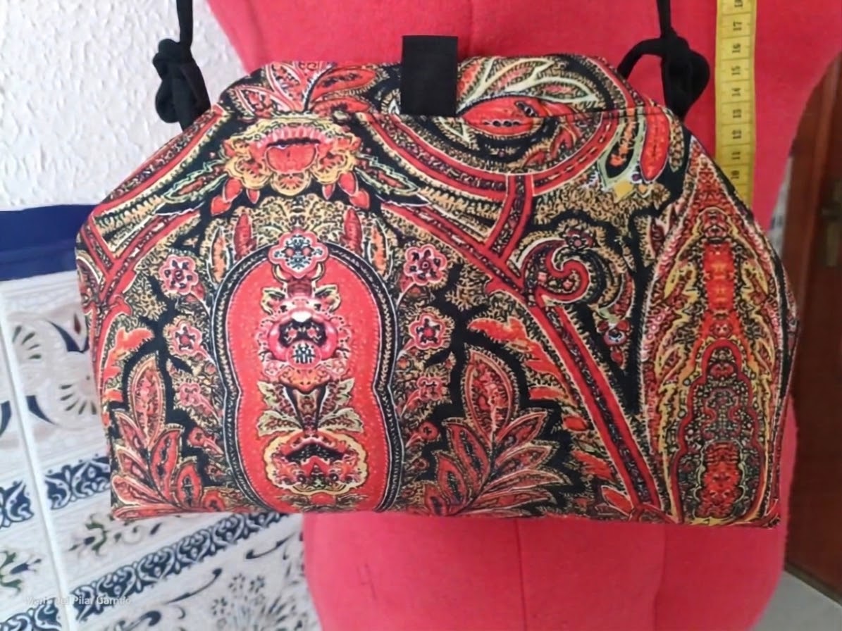 Bolso de gran capacidad en tela de mantón de Manila