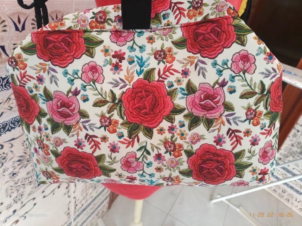Bolso de gran capacidad en tela de mantón de Manila