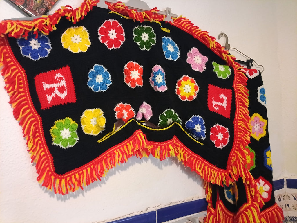manta gallera y funda para montura a crochet totalmente artesanal